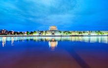 夜游护城河