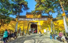 灵岩山